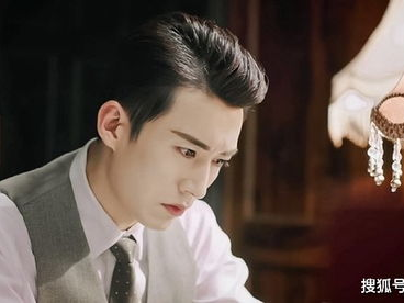 任嘉伦演绎古典美：周正脸庞下的古典风华